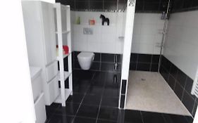 Chambre Avec Salle De Bain Privatisee Avec Petit Dejeuner Compris