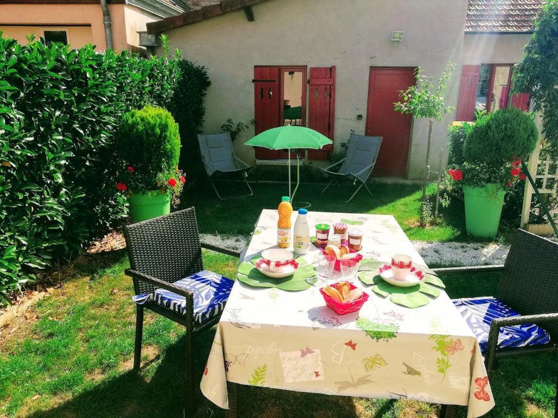 Chambre Avec Salle De Bain Privatisee Avec Petit Dejeuner Compris Auxonne Extérieur photo